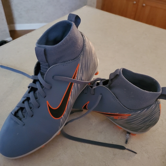 Nike cleats size - Picture 2 of 3